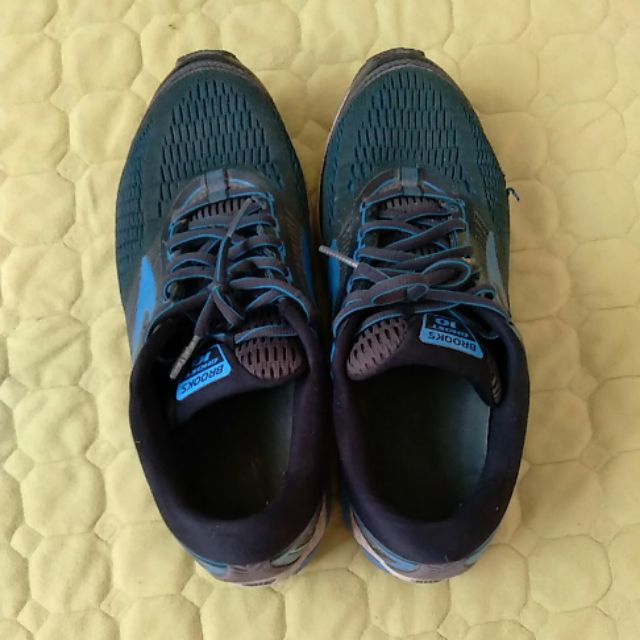 รองเท้าผ้าใบผู้ชาย brooks ghost 10 แท้100%(มือสอง)