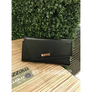 CHARLES &amp; KEITH AYSMMETRIC FLAP WALLET (สีดำ) (Outlet)