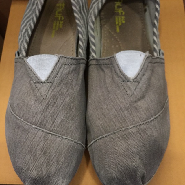 รองเท้าทรงToms แบรนด์AUFแท้💯 มือสอง สีเทาสวยๆ size 38