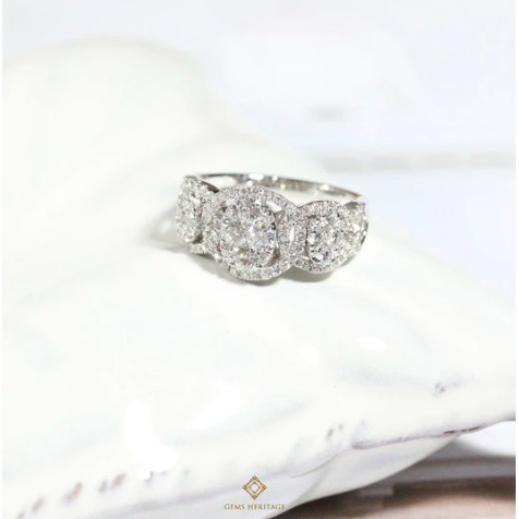 Gems Heritage แหวนเพชรประกบทรง Oval มีเพชรล้อมเป็นลายไขว้กัน (RWG167)   เพชรแท้น้ำ97 VS1-VS2 เรือน 1