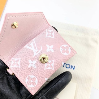 พวงกุญแจ CHARM AND KEY HOLDER พร้อมกล่องค่ะ การันตีความเหมือนที่สุดให้เลยถ่ายสดจากสินค้าจริง100%