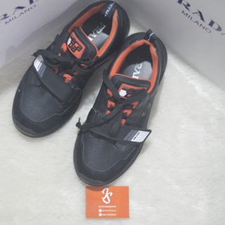 Used รองเท้า Prada sneaker size  41-42