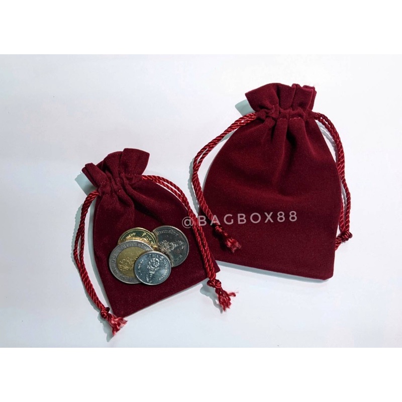 ถุงผ้ากำมะหยี่สีไวน์แดง หูรูดเชือกเกลียวใช้ใส่เครื่องประดับ