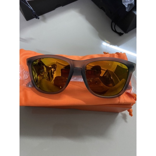 CLERANCE OLDSTOCK ️ ️แว่นกันแดด HAWKERS สีเทาอ่อน Sunset