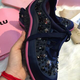สวยมากกก ของจริง เข้าได้กับทุกชุด

💢  รองเท้า MUI MUI 💢
รายละเอียดเหมือนแท้ทุกจุดค่ะ 
น่าใช้มากๆๆ