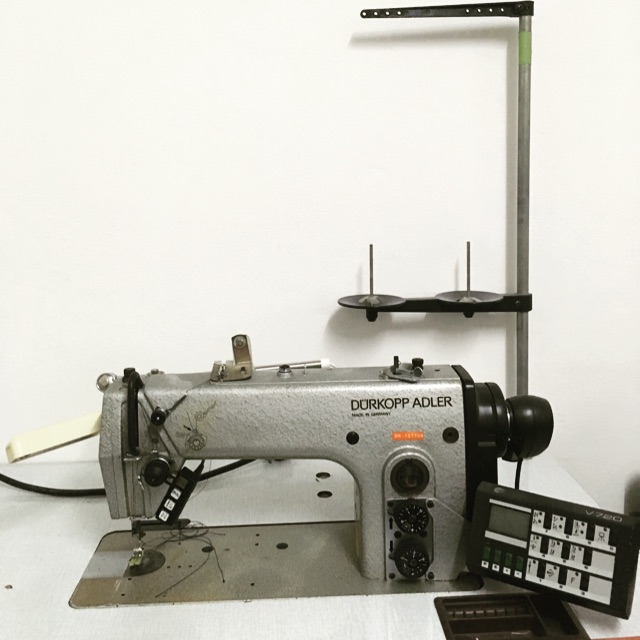 จักรเย็บหนังและผ้า ยี่ห้อ Adler ของเยอรมัน