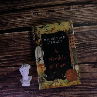 【หนังสือภาษาอังกฤษ】A Wrinkle in Time English Version Brandnew Paperback book