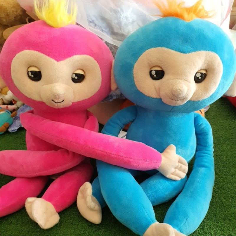 ลิง ตุ๊กตางานเครื่องFingerlings HUGS - Bella (Pink and Blue)