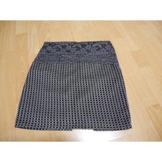 &lt;Like New&gt; grey lace skirt