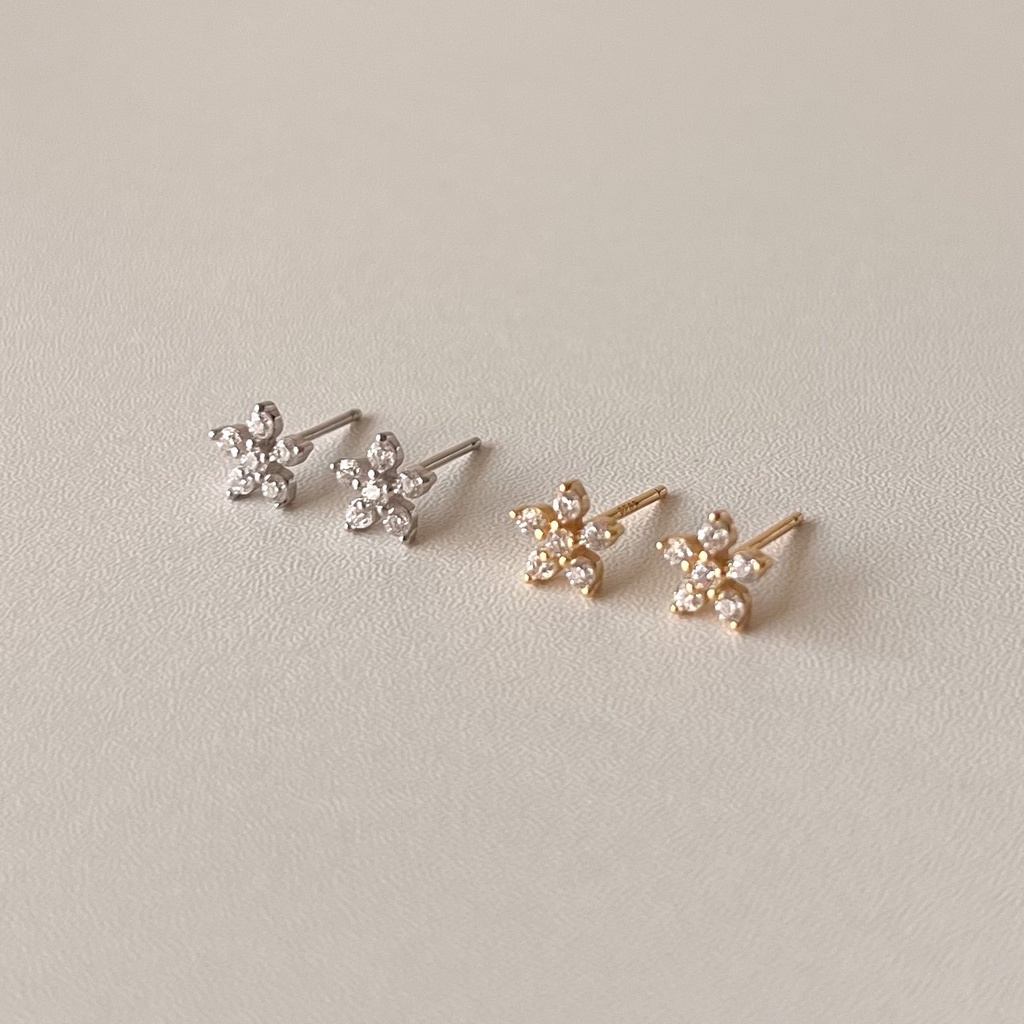 A.piece  ต่างหูเงินแท้ [all silver 925] Lily stud earrings