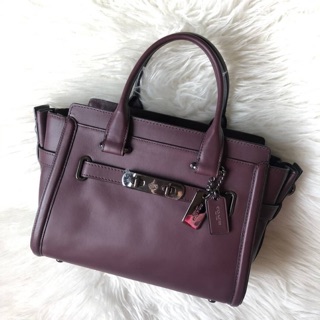 Coach 55496 swagger 27 สี oxblood งานชอปมาพร้อมถุงผ้า  ขนาด : 13 1/2" (L) x 7 3/4" (H) x 5 3/4" (W)