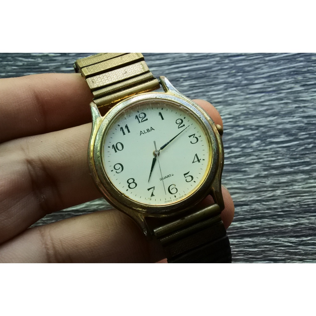 นาฬิกา Vintage มือสองญี่ปุ่น ALBA VINTAGE ระบบ Quartz ผู้ชาย ทรงกลม กรอบทอง ขายตามสภาพ หน้าปัด 36mm