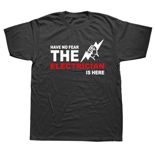 [COD]เสื้อยืด พิมพ์ลาย Have No Fear The Electrician Is Here เหมาะกับของขวัญวิศวกรรมไฟฟ้า สําหรับผู้ชายS-5XL