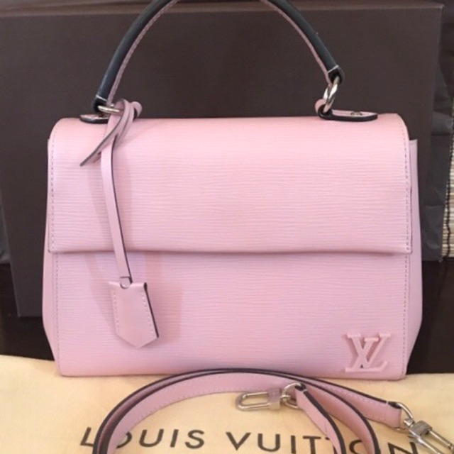 LV Cluny bb epi สีชมพูหวานๆ