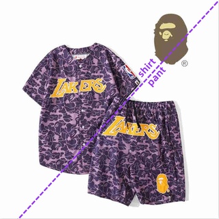 6002 Bape lakers ชุดเสื้อยืด กางเกงขาสั้น ลายพราง แฟชั่นสําหรับผู้ชาย ผู้หญิง