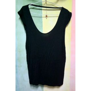 เสื้อเซ็กซี่เว้าหลังลึก อกไม่เกิน35 ใหม่มาก แถมจัดส่งฟรีค่ะ