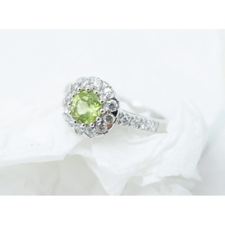 แหวนชูลายฉลุประดับพลอยเพอริดอท (Peridot) ล้อมเพชร+ก้านแหวนเพชรแถว cz ดีไซน์หรู ใส่ได้ทุกโอกาส