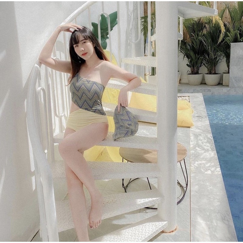 CLEARANCE ชุดว่ายน้ำลายผ้าไหม Kamilah one-piece in MEADOW