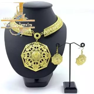 Vintage jewelry สร้อยอีสานชุดล้านนาไทสร้อยเงินต่างหูสีทอง Isaan set Lanna Thai silver gold necklace and earring