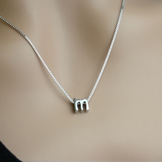 สร้อยคอพร้อมจี้ตัวอักษร เงินแท้ "m"