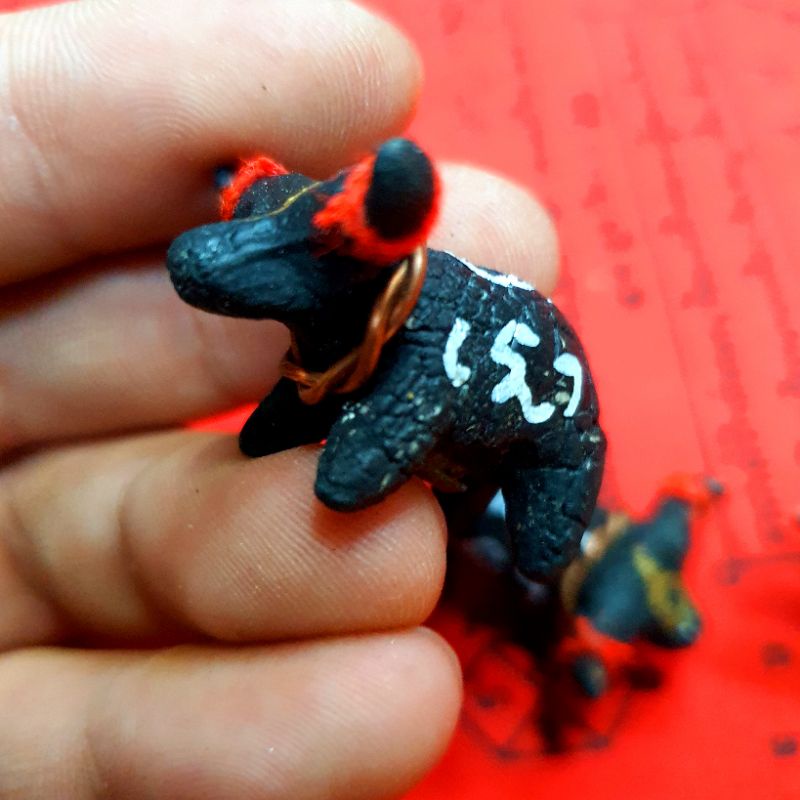 ควายธนูสู้ไพรีศรัตรูพินาท ปั้นจากดิน7ป่าช้าและมวลสารต่างๆ ฝังตะกรุดบรรจุมวลสาร จารยันต์หัวใจ ปลุกอาการ32 ปลุกธาตุ4 - รูปที่ 3