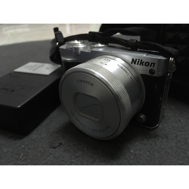 Nikon1 J5 + 10-30mm.
