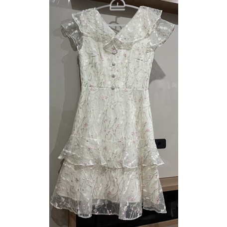เดรสc modeสีขาวลูกไม้