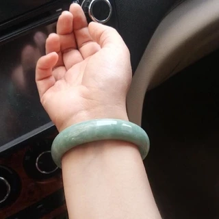 สร้อยข้อมือหยกสีเขียวเข้มสําหรับผู้หญิง