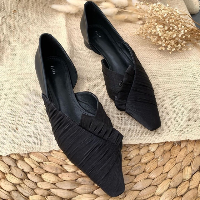 รองเท้า Pedro Flatshoes