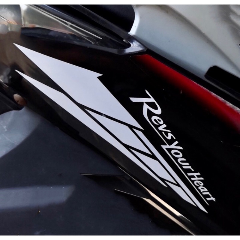 A521 สติ๊กเกอร์สะท้อนแสง YAMAHA Stripe M1 Revs Your Heart One Pair Pack