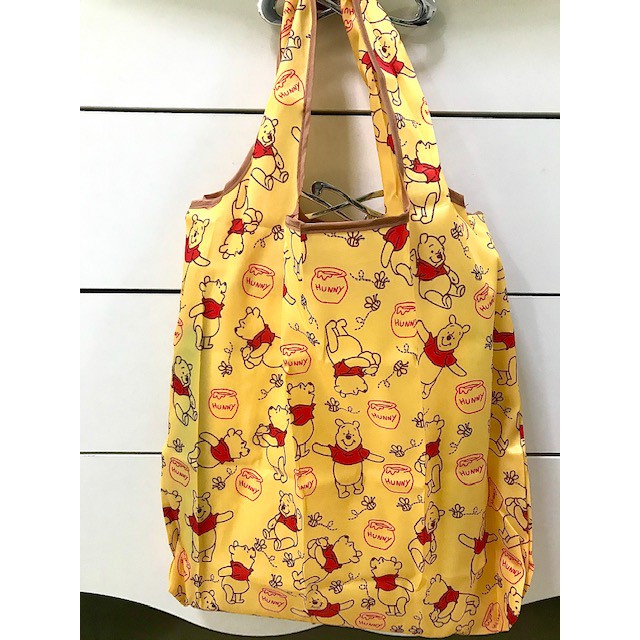 POOH  กระเป๋า ผ้าไนล่อน (ลดโลกร้อน ) พับเก็บได้ สวยงาม น่าใช้งาน ลาย  POOH หมีพูห์  เหลือง   ขนาด 40 x 39 cm   MANOPNEST