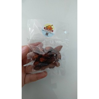 เมล็ดพันธุ์พุทราสามรส  1 ซอง  25 บาท  มีประมาณ 12 เมล็ด