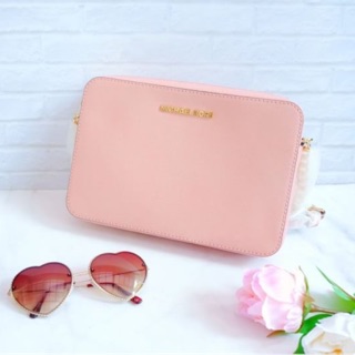 (ผ่อน0%) กระเป๋าสะพายข้าง Michael Kors Jet Set Item LargeEast Weat Crossbody สะพายข้าง หนังแท้ สีชมพู 9นิ้ว