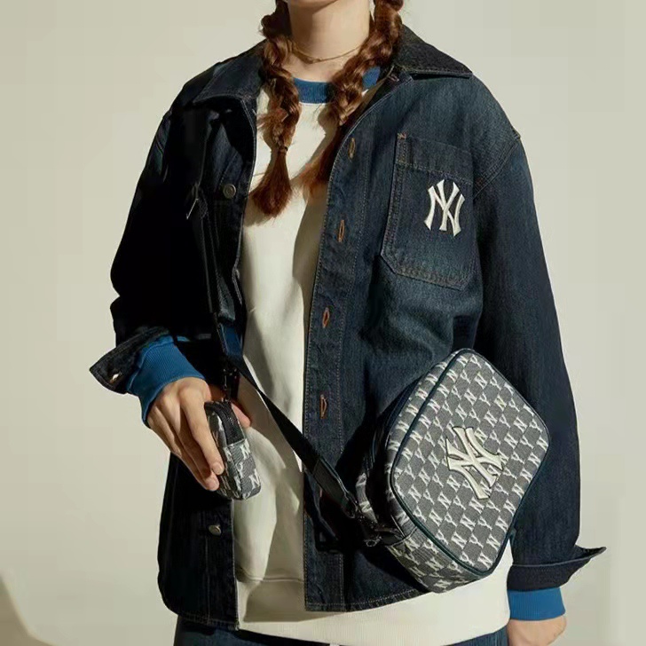 📢 พร้อมส่ง 🌈ของแท้💯% MLB Monogram Crossbody Bag กระเป๋าสะพายข้างปรับสายได้NY กระเป๋าผู้หญิง