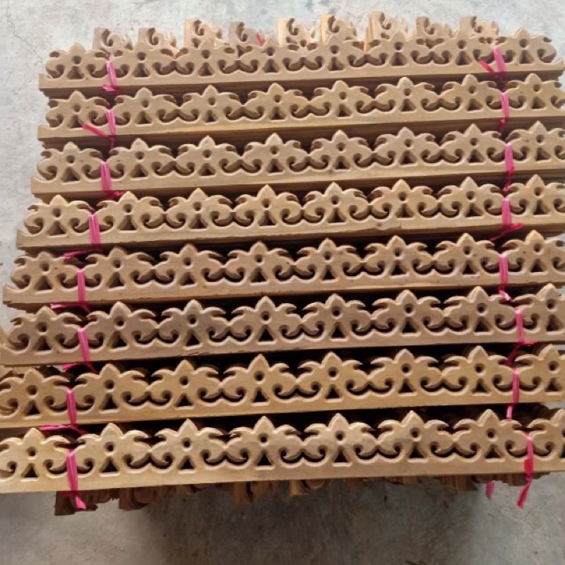 เชิงชายลายพิกุลเล็กไม้กระถินณรงค์ขนาดกว้าง4นิ้ว ยาว100ซมจำนวน1แผ่น