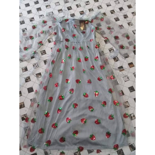 เดรสป้ายสตอเบอรี่ Free Size งานป้าย