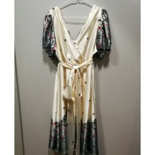 ชุดเดรสใส่สลับหน้าหลังได้