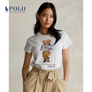 Ralph Lauren/Ralph Lauren เสื้อโปโลแขนสั้นพิมพ์ลายหมีขนาดใหญ่สําหรับผู้หญิง Rl22406