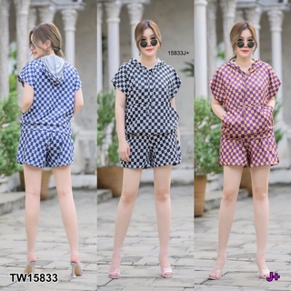 👗Pfashion [ส่งไว!!🚛] P15833 Set #สาวอวบ เสื้อฮู้ดไหล่ล้ำกระเป๋าจิ้งโจ้+กางเกงขาสั้น พิมพ์ลาย