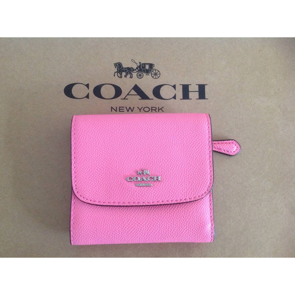 Coach กระเป๋าสตางค์ใบสั้น 3 พับ สีชมพู ด้านในลายดอกไม้น่ารัก  ด้านหลังมีช่องใส่เหรียญ