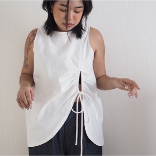 เสื้อกล้ามสีขาวเปิดข้าง Kiko tanktop white linen