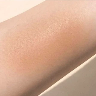 CONTOUR คอนทัวร์ 2P สีน้ำตาลอมเทา ที่ช่วยสร้างมิติ แรเงาได้ลุกเป็นธรรมชาติ ช่วยให้กรอบหน้าดูชัดขึ้น
