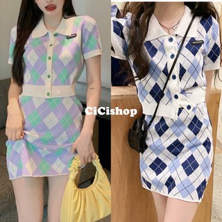 Cicishop(50020/50020-1)เซตเสื้อครอป+กระโปรงทรงเอง มีดีเทลกระดุมผ่ากลาง ผ้าดีทอลายตารางตัดสี