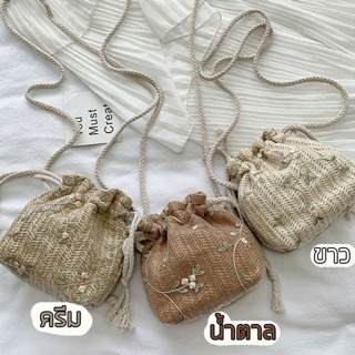 ลดราคาส่งฟรี กระเป๋าสานจีบ สะพายข้าง