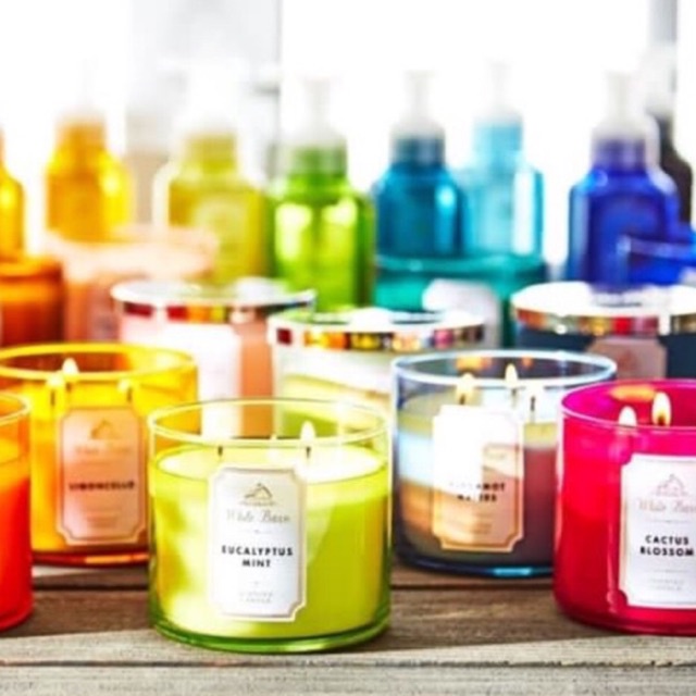 เทียนใหญ่จัมโบ้ 3 ใส้เทียน Bath & Body Works 3 Wick Candle  ขนาด 411 g.   มีหลากหลายกลิ่นให้เลือกใช้