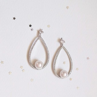 Drop earrings with pearl