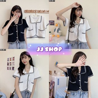 JJ Shop💗พร้อมส่งเสื้อครอปไหมพรม คอปกกระดุมมุกแขนสั้นดูแพง 47052