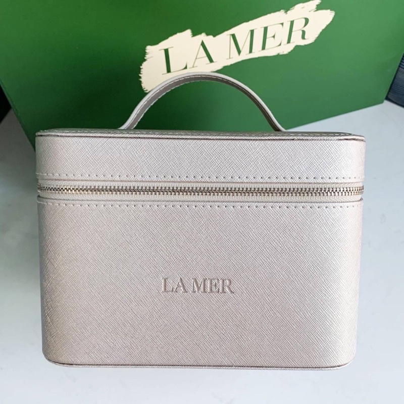 La Mer Premium Bag กระเป๋าหนัง PU แข็งแรง วัสดุกันน้ำ ทำความสะอาดง่าย​ กว้าง 19cm. สูง 13cm.