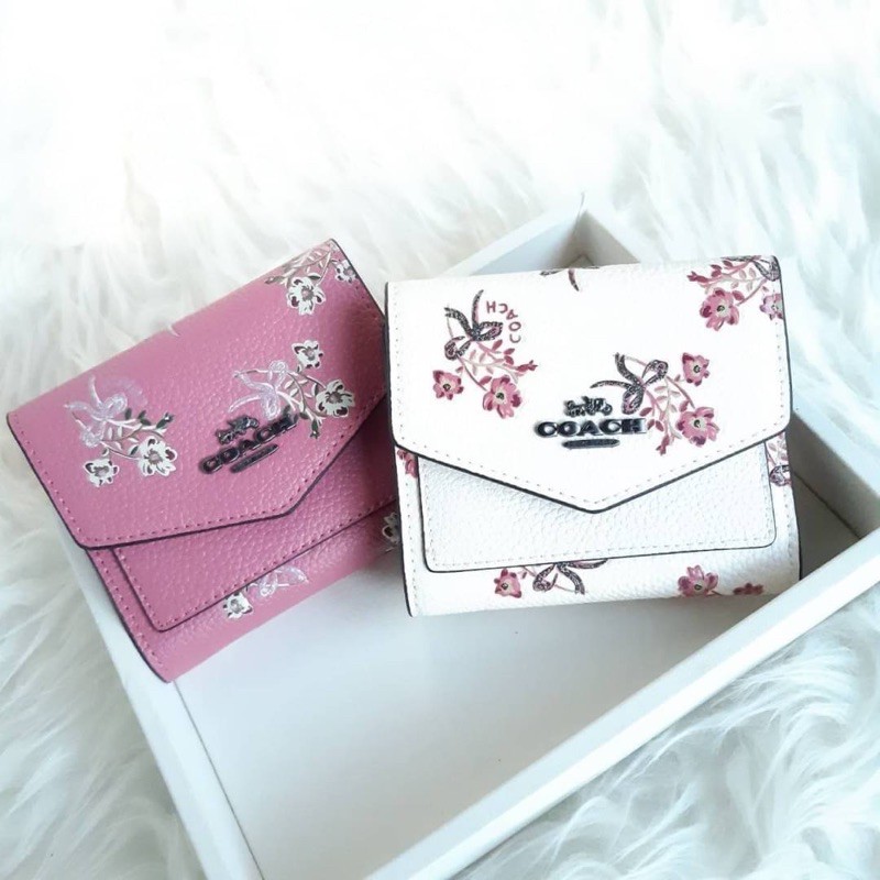 COACH F28445 SMALL WALLET WITH FLORAL BOW PRINT กระเป๋าสตางค์ใบสั้น ‼️FREE EMS‼️