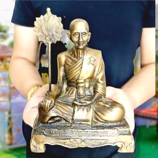 หลวงปู่ศุข วัดปากคลองมะขามเฒ่า ประทับนั่งแท่นค้าสิงห์พร้อมพัดยศ (หน้าตัก5นิ้ว สูง18ซม.)เนื้อทองเหลืองผสมชนวน B